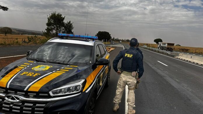 PRF em São Paulo intensifica fiscalização de velocidade e alcoolemia nas rodovias federais