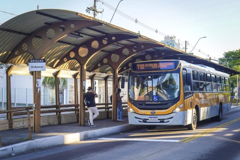 Porto Alegre (RS) amplia viagens de ônibus e adiciona novos veículos ao sistema