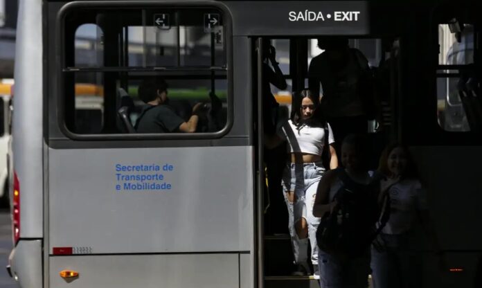 Rio de Janeiro terá lei contra abuso a mulheres no transporte coletivo
