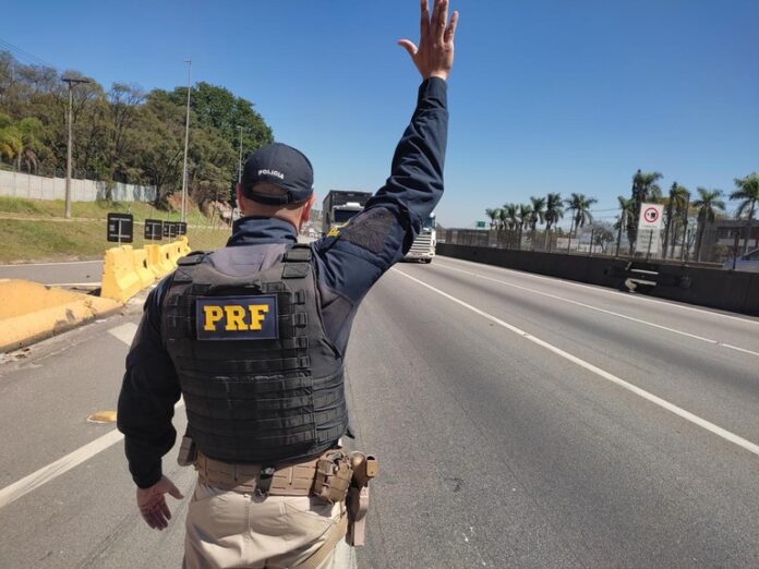 Rodovias federais paulistas registram redução expressiva de mortes no feriado de Tiradentes, aponta balanço da PRF