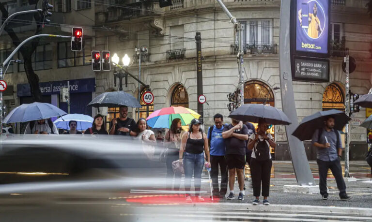 São Paulo (SP) entra em estado de atenção para alagamentos na tarde desta terça-feira (07)