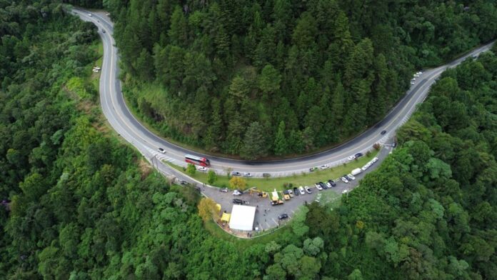 São Paulo terá primeira “rodovia inteligente” para carros e ônibus elétricos e para veículos autônomos. Ordem para obras foi assinada por Tarcísio