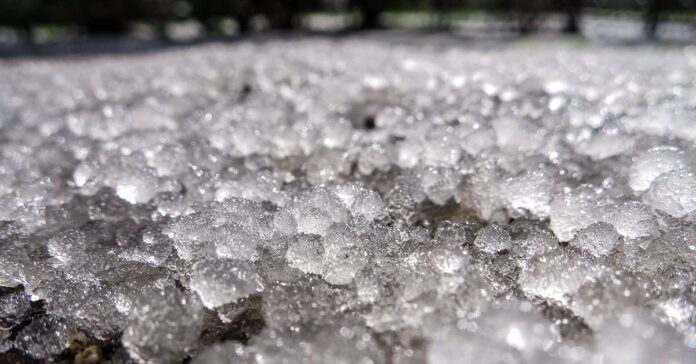 Semana começa com alerta de granizo no norte do PR e sul de MT