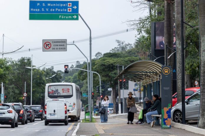 Jundiaí (SP) inicia revitalização de pontos de ônibus após mais de uma década sem manutenção