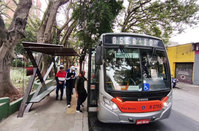 Cidade de São Paulo terá dois mil abrigos de ônibus onde não havia cobertura