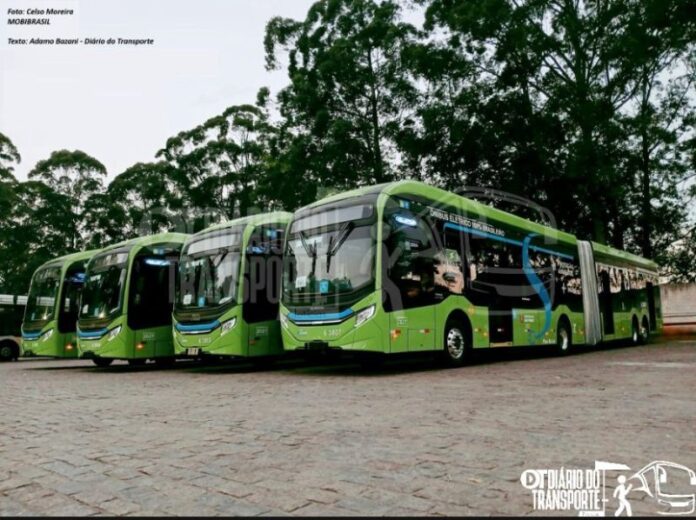 Anfavea prevê vendas 450 mil veículos eletrificados em 2026. Em ônibus, Eletra/Caio lidera abril com 76% de mercado, segundo Fenabrave
