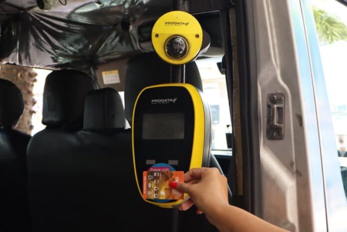 Biometria facial em vans intermunicipais já barrou mais de 52 mil viagens irregulares no Rio de Janeiro