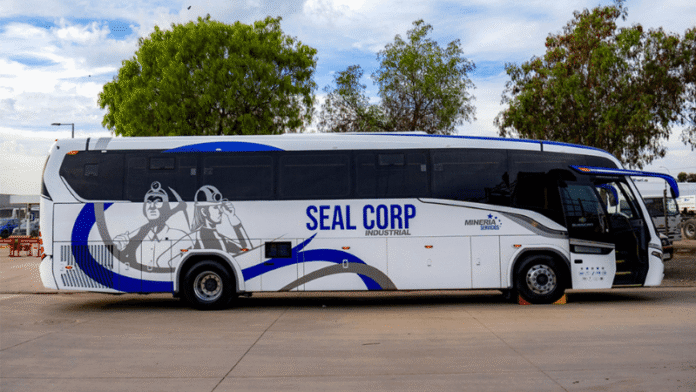 Busscar entrega três Vissta Buss 345 a transportadora de mineradores Seal Corp, no Chile