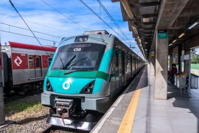 Emenda na Alesp propõe integração tarifária entre trens da Linha 8-Diamante e ônibus municipais