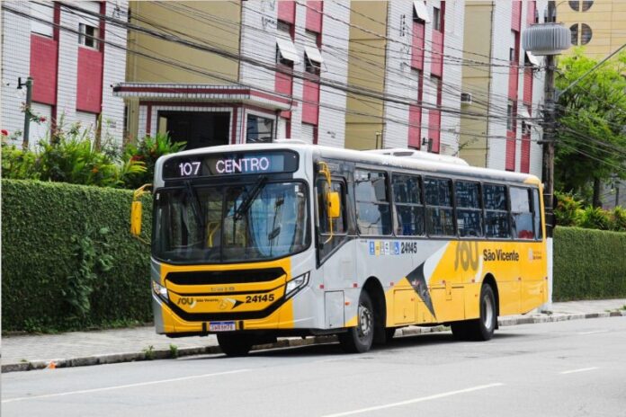 Idosos de 60 a 64 anos e pessoas com deficiência (PCDs) terão gratuidade ilimitada no transporte público municipal de São Vicente (SP) a partir de 1º de junho