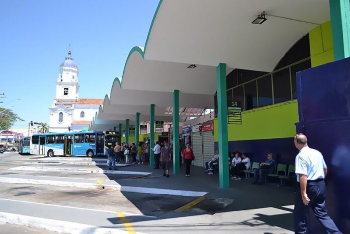 Linhas de ônibus com operação 24h começam a ser implantadas em São José dos Campos (SP)