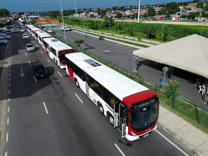 Manaus (AM) promove ação do Maio Amarelo para conscientizar sobre convivência entre ônibus e ciclistas