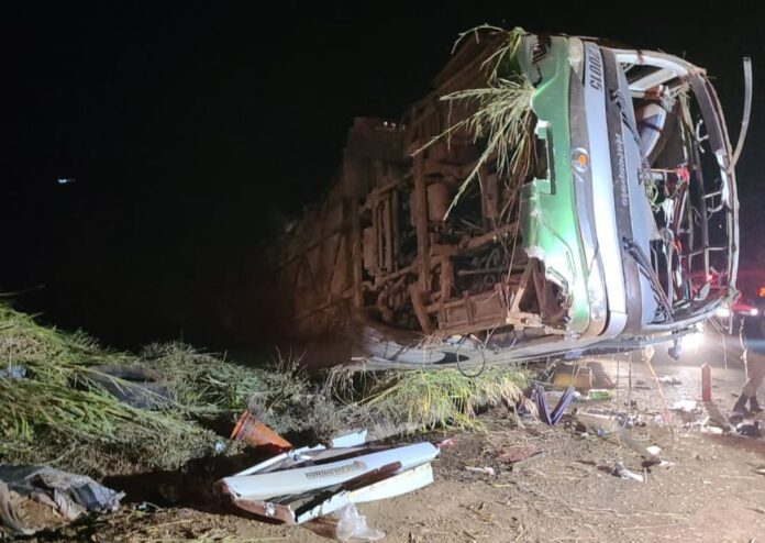 Ônibus tomba em Diamantina (MG) deixando várias vítimas na noite de sábado (09)
