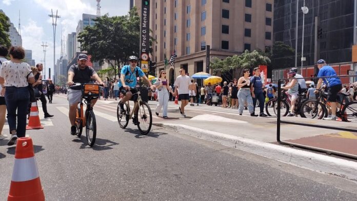 Prefeitura de São Paulo (SP) busca novos profissionais para atuação como agentes de tráfego em ciclofaixas
