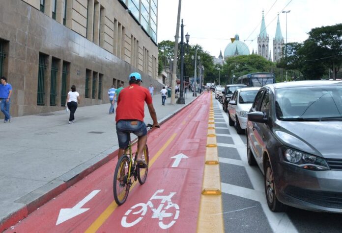 Prefeitura de São Paulo vai limitar velocidade de bicicletas a 20km/h em ciclovias e permitir circulação de autopropelidos em vias de até 40 km/h