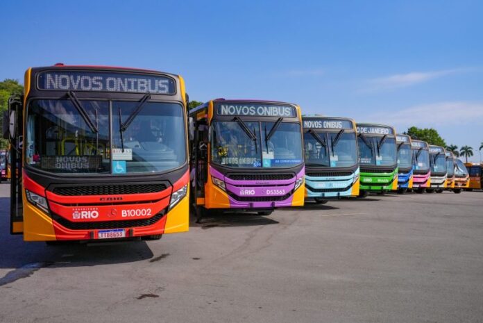 Prefeitura do Rio entrega novos ônibus a empresas que suspendeu do sistema e acende debate sobre gestão da frota