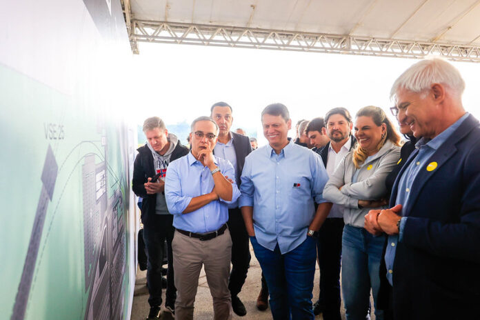 Tarcísio diz nesta sexta (15) que obra do BRT-ABC começou a “andar bem” e que obras da linha 20-Rosa vão demorar cinco anos com quatro tatuzões